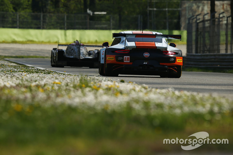 #86 Gulf Racing Porsche 911 RSR: Michael Wainwright, Ben Barker, Nick Foster