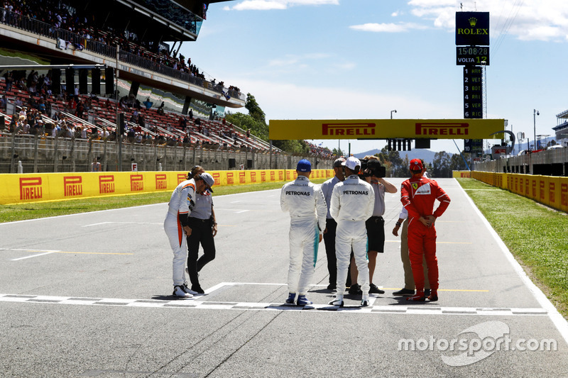 Fernando Alonso, McLaren, Valtteri Bottas, Mercedes AMG F1, Lewis Hamilton, Mercedes AMG F1, Sebastian Vettel, Ferrari, are interviewed after qualifying