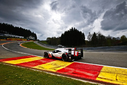 #2 Porsche Team Porsche 919 Hybrid: Timo Bernhard, Earl Bamber, Brendon Hartley