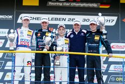 Podium: Sieger Florian Thoma, Liqui Moly Team Engstler, VW Golf GTI TCR, 2. Tim Zimmermann, Target C