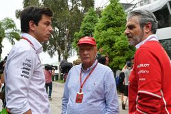 Toto Wolff y Mercedes AMG F1 Director de Motorsport, Maurizio Arrivabene director del equipo Ferrari, Niki Lauda, Presidente de Mercedes AMG F1 no ejecutivo