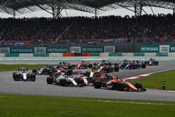 Stoffel Vandoorne, McLaren MCL32 tijdens de start van de wedstrijd