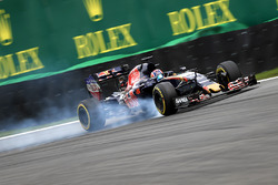 Daniil Kvyat, Scuderia Toro Rosso STR11 locks up under braking