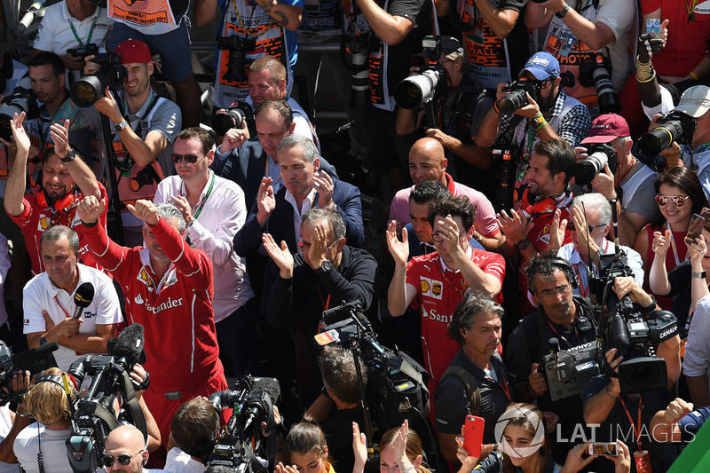 Maurizio Arrivabene, director del equipo Ferrari, Sergio Marchionne, CEO de FIAT, Mattia Binotto, Fe