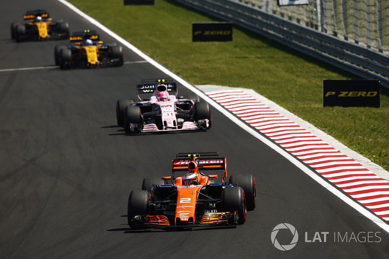 Stoffel Vandoorne, McLaren MCL32, Esteban Ocon, Sahara Force India F1 VJM10, Jolyon Palmer, Renault 