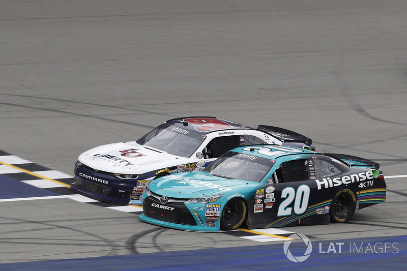 Denny Hamlin, Joe Gibbs Racing Toyota William Byron, JR Motorsports Chevrolet race to the finish and checkered flag