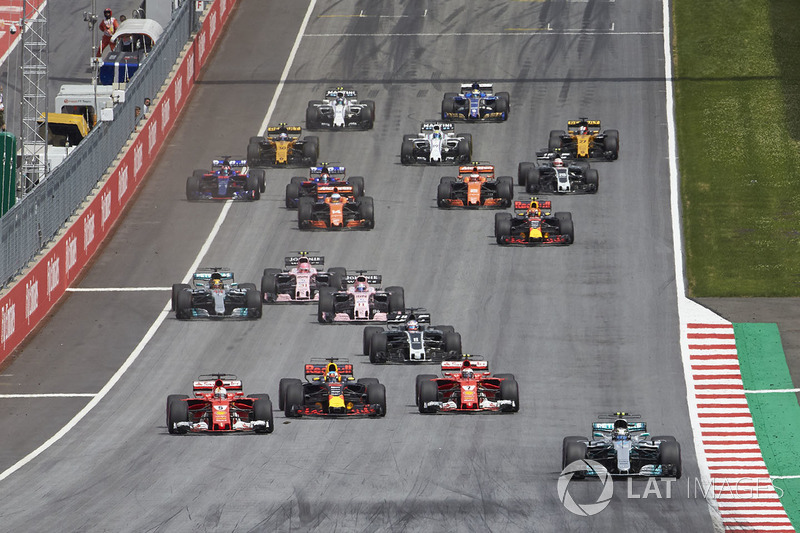 Valtteri Bottas, Mercedes AMG F1 W08, Sebastian Vettel, Ferrari SF70H, Kimi Raikkonen, Ferrari SF70H
