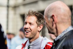 Sebastian Vettel, Ferrari, Adrian Newey, Chief Technical Officer, Red Bull Racing