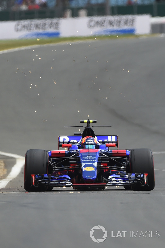 Carlos Sainz Jr., Scuderia Toro Rosso STR12 sparks