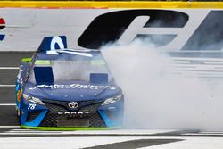 Yarış galibi Martin Truex Jr., Furniture Row Racing Toyota