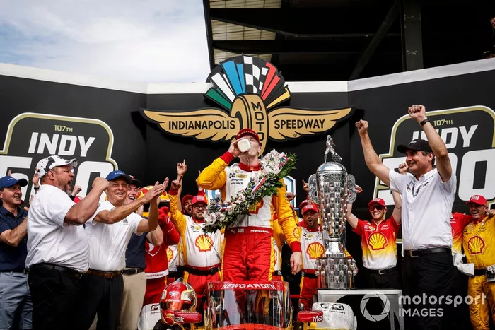 Ganador de la carrera Josef Newgarden, Team Penske Chevrolet
