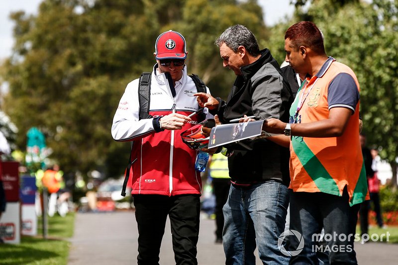 Kimi Raikkonen, Alfa Romeo Racing, signs an autograph for fans
