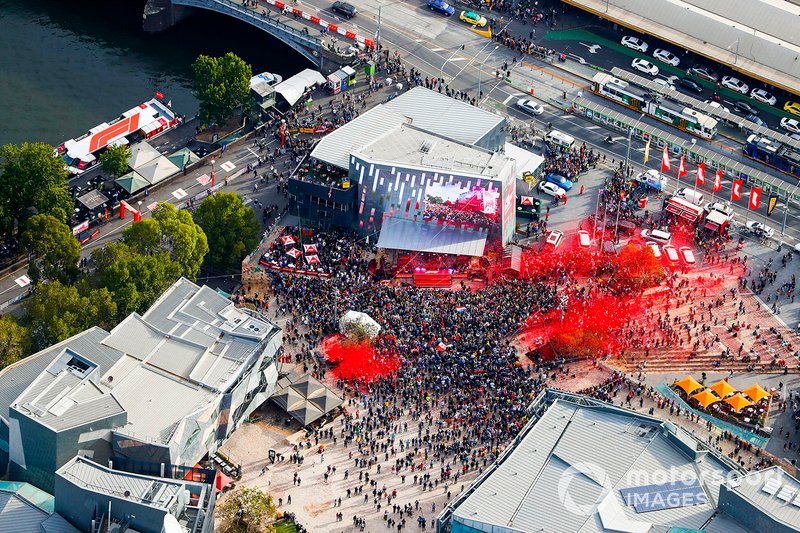 Vista aérea del evento de Federation Square en el centro de Melbourne