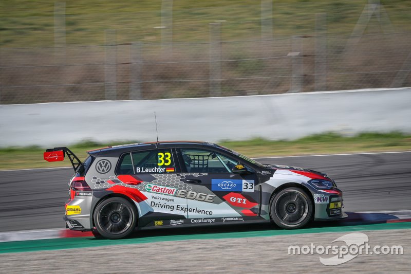 №33. Беньямин Лойхтер (Германия, 31 год), Volkswagen Golf GTI TCR, команда SLR Volkswagen