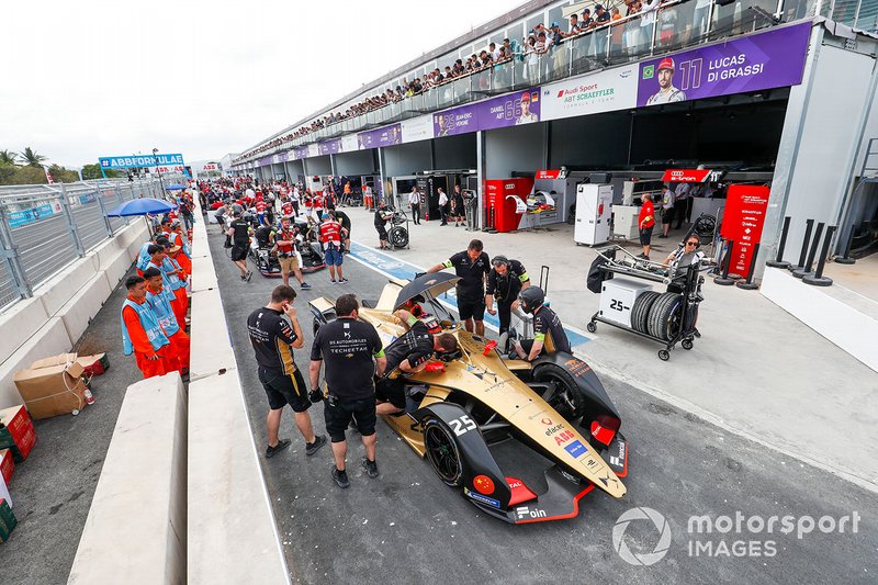 Meccanici attorno a Jean-Eric Vergne, DS TECHEETAH, DS E-Tense FE19