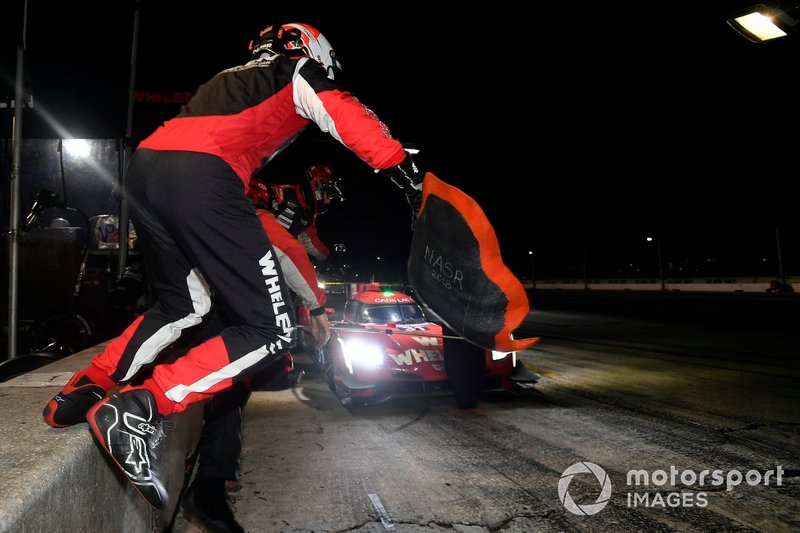 #31 Whelen Engineering Racing Cadillac DPi, DPi: Felipe Nasr, Pipo Derani, Eric Curran pit stop