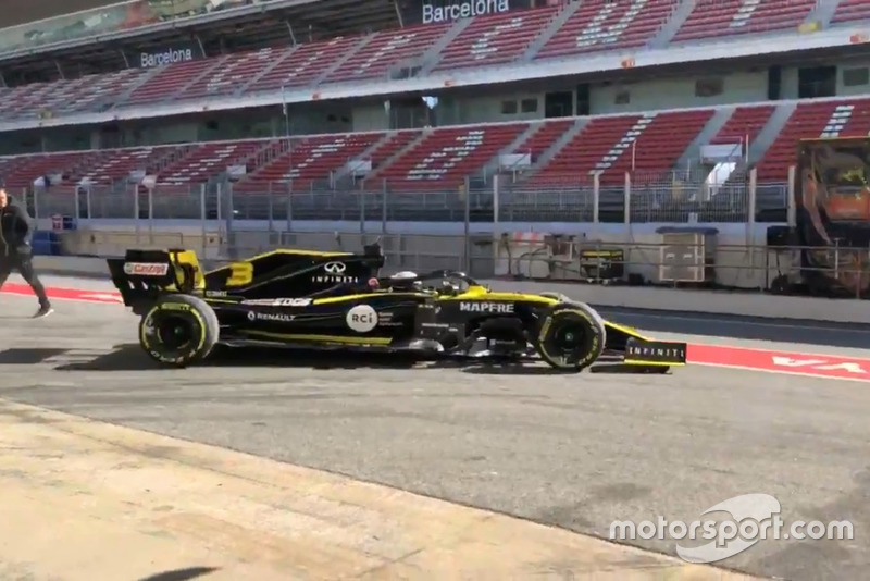 Daniel Ricciardo, Renault R.S.19, Shakedown