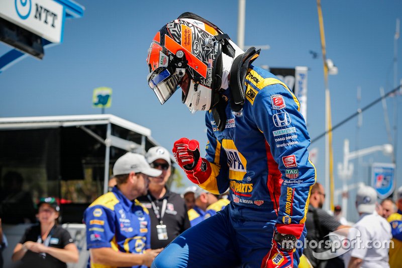 Il vincitore del Pole Award Alexander Rossi, Andretti Autosport Honda