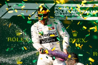 Winnaar Valtteri Bottas, Mercedes AMG F1 op het podium