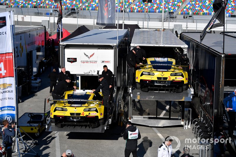#4 Corvette Racing Corvette C7.R, GTLM: Oliver Gavin, Tommy Milner, Marcel Fassler, #3 Corvette Racing Corvette C7.R, GTLM: Jan Magnussen, Antonio Garcia, Mike Rockenfeller