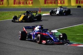 Brendon Hartley, Scuderia Toro Rosso STR13 leads Carlos Sainz Jr., Renault Sport F1 Team R.S. 18 and Charles Leclerc, Sauber C37