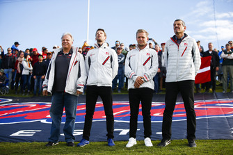 Gene Haas, Team Owner, Haas F1, Romain Grosjean, Haas F1 Team, Kevin Magnussen, Haas F1 Team, and Guenther Steiner, Team Principal, Haas F1