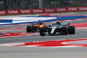 Valtteri Bottas, Mercedes AMG F1 W09 EQ Power+ and Fernando Alonso, McLaren MCL33 