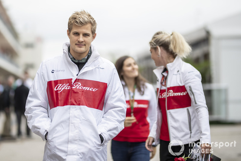 Marcus Ericsson, Sauber C37 e Katharina Zeilinger, Sauber