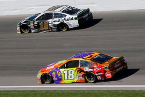 Kyle Busch, Joe Gibbs Racing, Toyota Camry M&M's Halloween and Aric Almirola, Stewart-Haas Racing, Ford Fusion Smithfield