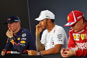 (L to R): Max Verstappen, Red Bull Racing, Lewis Hamilton, Mercedes AMG F1 and Kimi Raikkonen, Ferrari in the press conference [