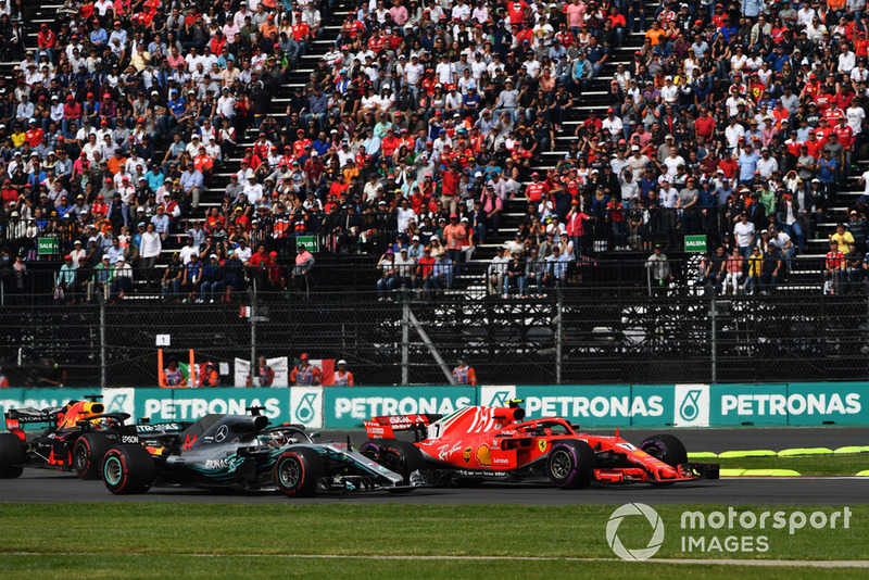 Lewis Hamilton, Mercedes-AMG F1 W09 y Kimi Raikkonen, Ferrari SF71H