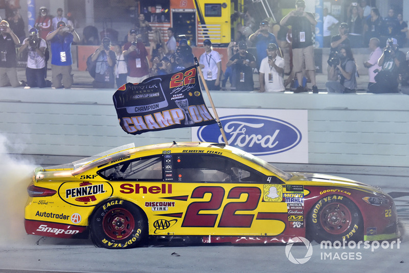 Joey Logano, Team Penske, Ford Fusion Shell Pennzoil celebrates his championship win with a burnout