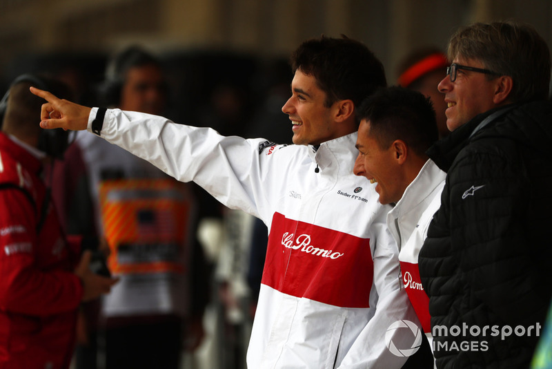 Charles Leclerc, Sauber, in the pits