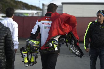 Le cuir de Cal Crutchlow, Team LCR Honda, après sa chute