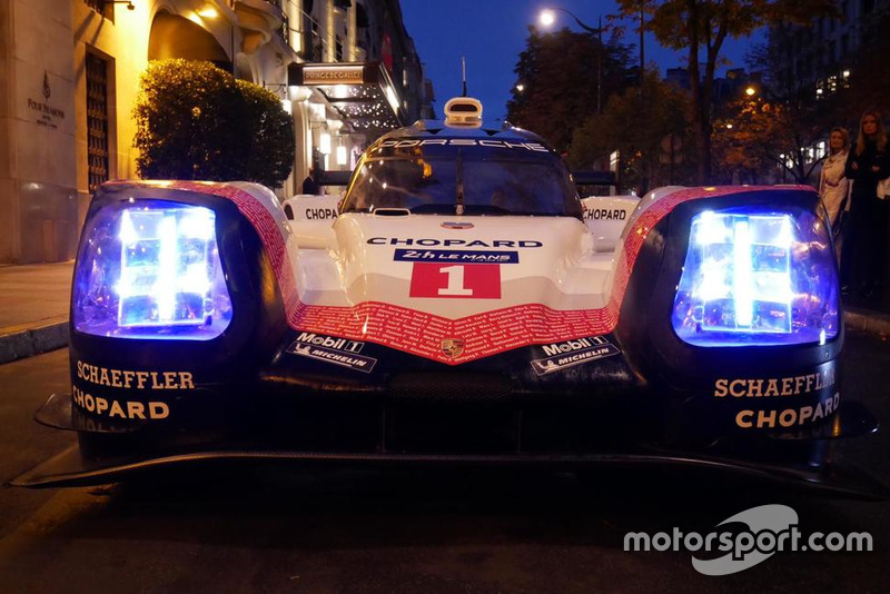 La Porsche 919 Tribute dans les rues de Paris