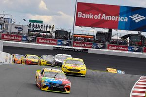 Kyle Busch, Joe Gibbs Racing, Toyota Camry M&M's and Ryan Blaney, Team Penske, Ford Fusion Menards/Pennzoil