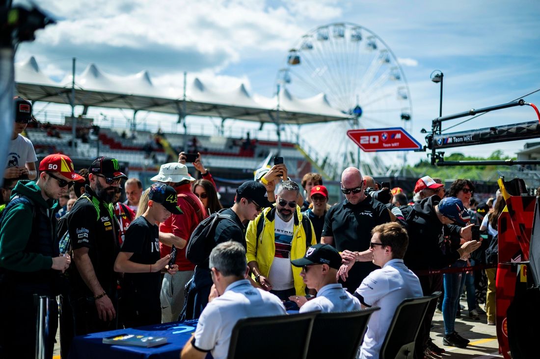 #20 BMW M Team WRT BMW M Hybrid V8: Rene Rast, Robin Frijns, Sheldon Van Der Linde