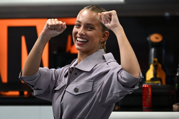 Margarida Corceiro celebrates in the McLaren garage 