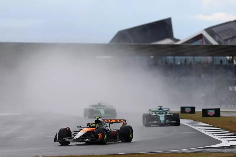 Lando Norris, McLaren, Lance Stroll, Aston Martin Racing