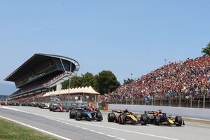 Lando Norris, McLaren, Max Verstappen, Red Bull Racing, George Russell, Mercedes