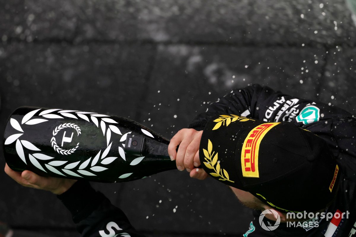 Podio: ganador Valtteri Bottas, Mercedes