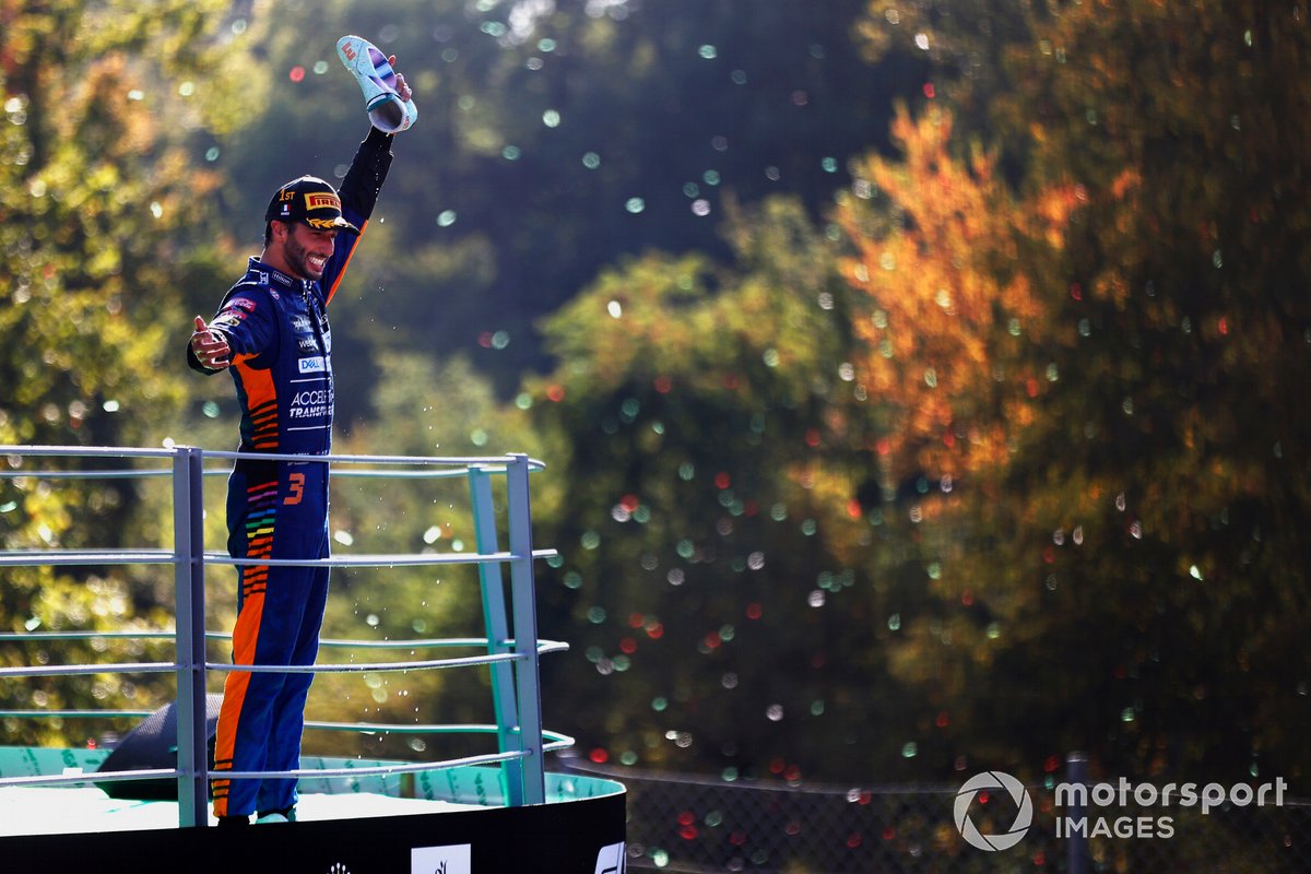 Lo shoey diDaniel Ricciardo, McLaren, 1 ° posizione,