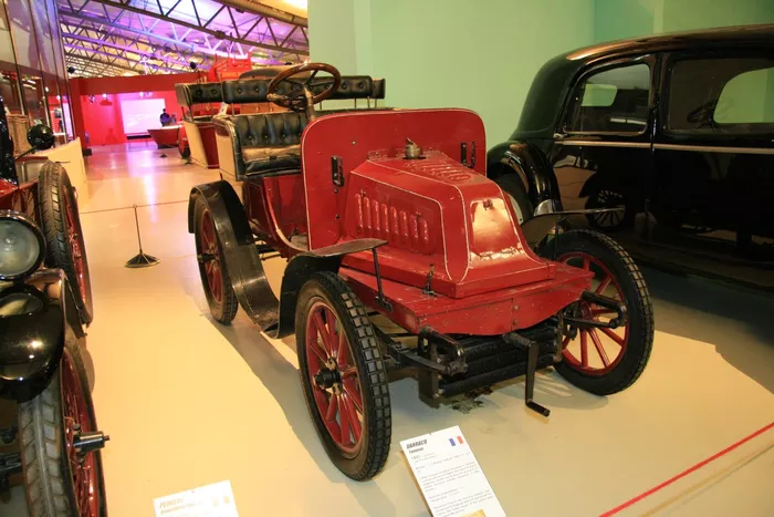 1901年:ダラック・トノー(Darracq Tonneau)