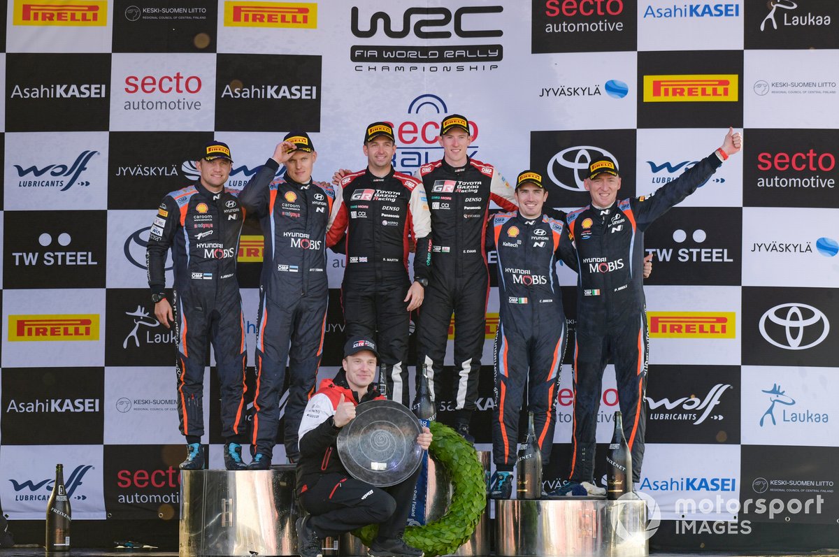 Podio: Vincitore Elfyn Evans, Scott Martin, Toyota Gazoo Racing WRT Toyota Yaris WRC, secondo posto Ott Tänak, Martin Järveoja, Hyundai Motorsport Hyundai i20 Coupe WRC, terzo posto Craig Breen, Paul Nagle, Hyundai Motorsport Hyundai i20 Coupe WRC.