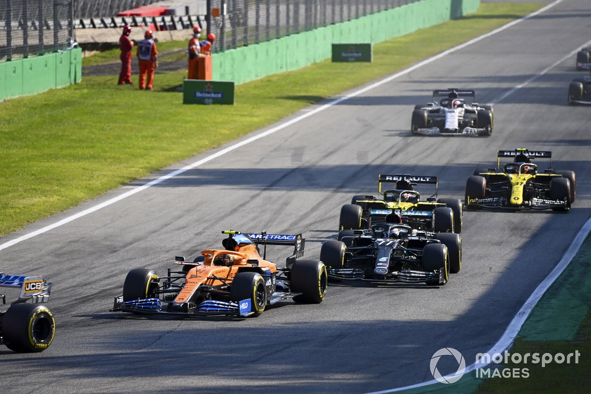 Lando Norris, McLaren MCL35, Valtteri Bottas, Mercedes F1 W11, Daniel Ricciardo, Renault F1 Team R.S.20, e Esteban Ocon, Renault F1 Team R.S.20