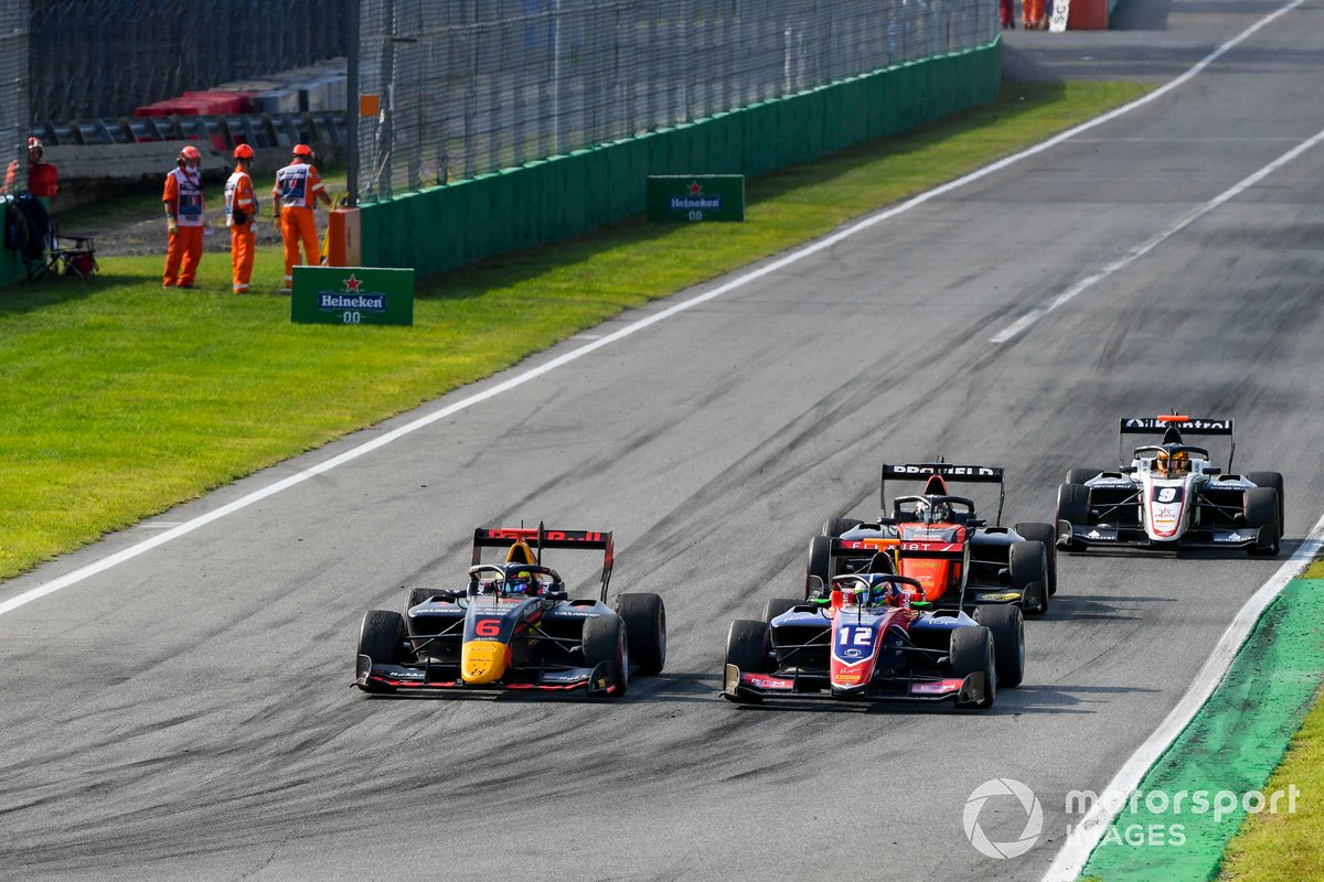 Dennis Hauger, Hitech Grand Prix y Oliver Caldwell, Trident