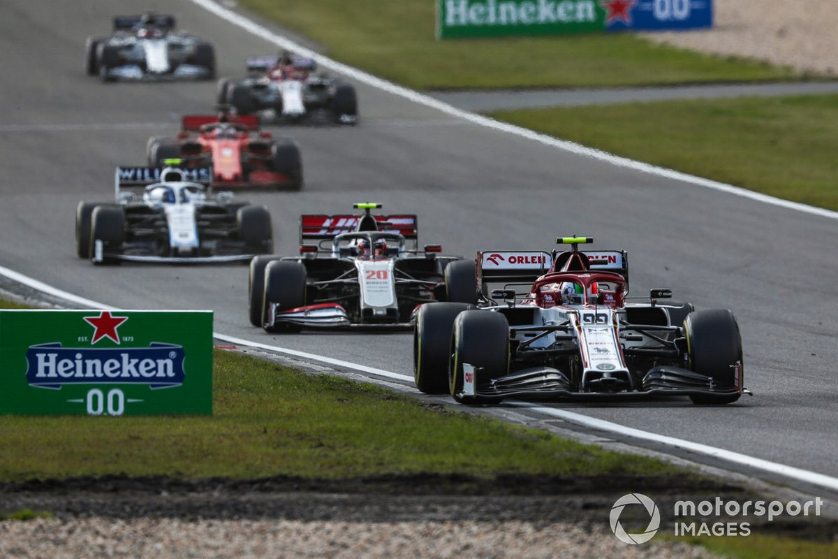 Antonio Giovinazzi, Alfa Romeo Racing C39, Kevin Magnussen, Haas VF-20, e Nicholas Latifi, Williams FW43