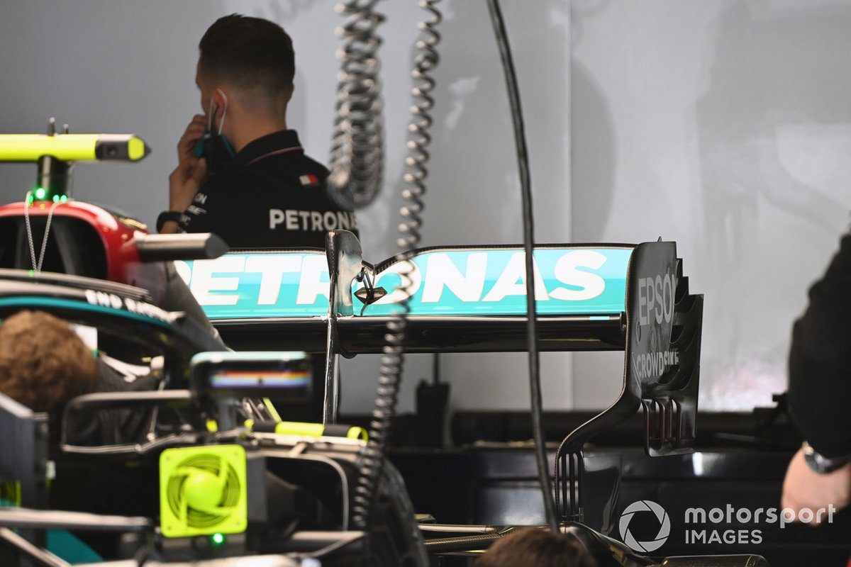 Mercedes W11: Heckflügel