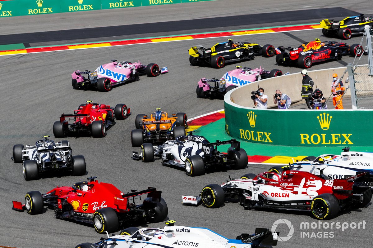 Pierre Gasly, AlphaTauri AT01 e Sebastian Vettel, Ferrari SF1000 alla partenza della gara