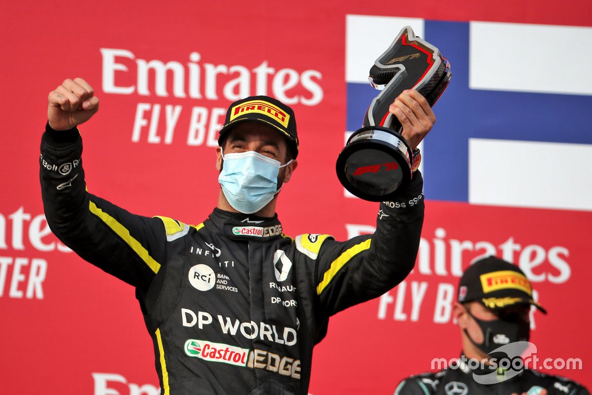 Podio: terzo classificato Daniel Ricciardo, Renault F1 Team